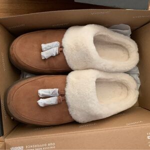 Vionic Tan Slippers with Plush White Lining